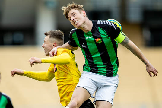 GAIS Marcus Bergholtz mot Häckens Viktor Lundberg