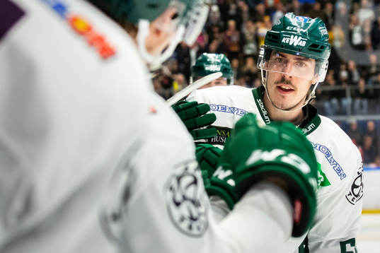 Färjestads Sebastian Erixon jublar