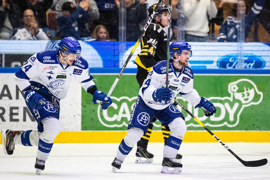 Leksands Thomas Valkvæ Olsen  och Oskar Lang jublar