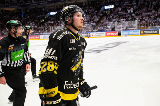 s Jesper Frödén lämnar isen