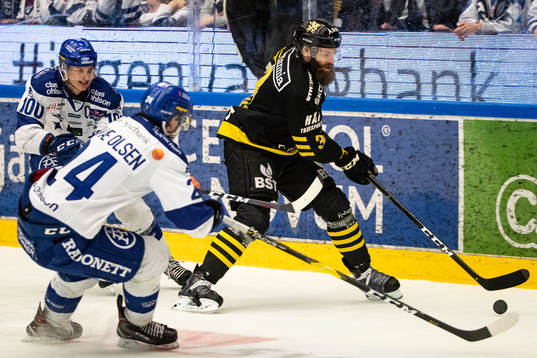 s Johan Larsson och Leksands Thomas Valkvæ Olsen