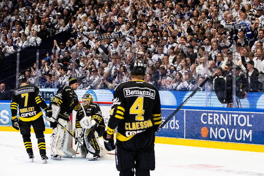 s målvakt Erik Källgren och målvakt Johannes Jönsson