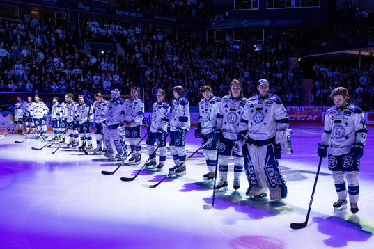 Leksands spelarna innan ishockeymatchen i Hockeyallsvenskan