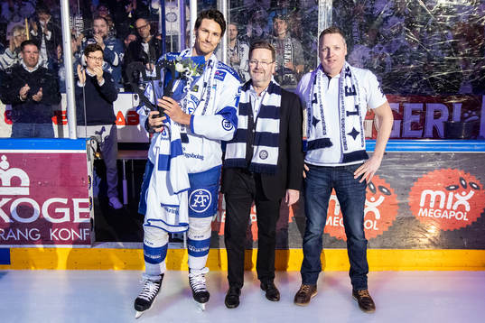 Leksands Jon Knuts hyllas för 500 matcher innan