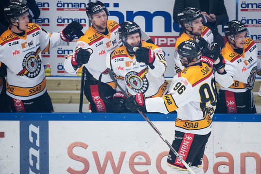 Luleås Robin Kovacs jublar