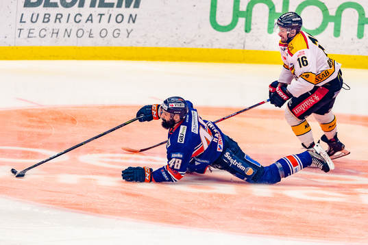 Växjös Daniel Rahimi faller