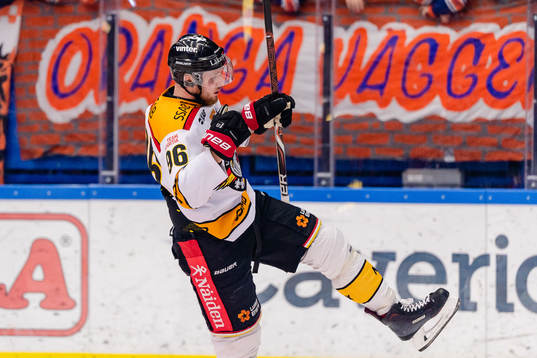 Luleås Robin Kovacs jublar
