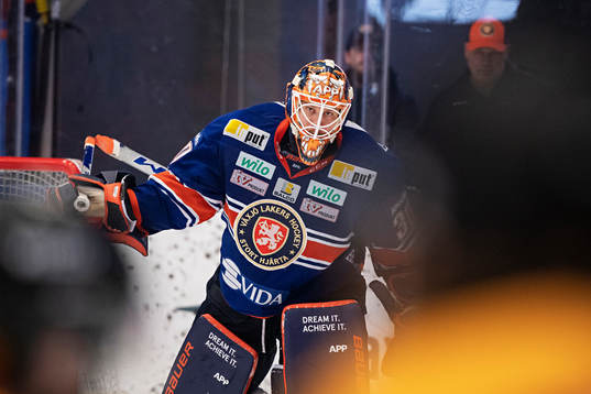 Växjös målvakt Viktor Fasth deppar