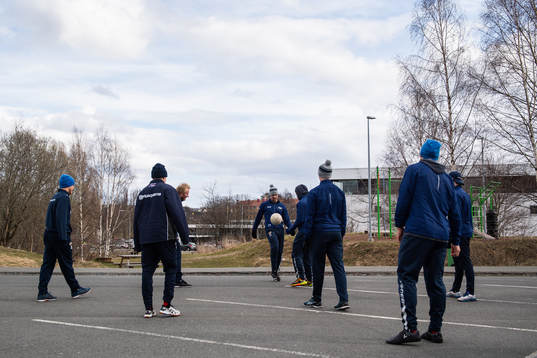 s spelare värmer upp