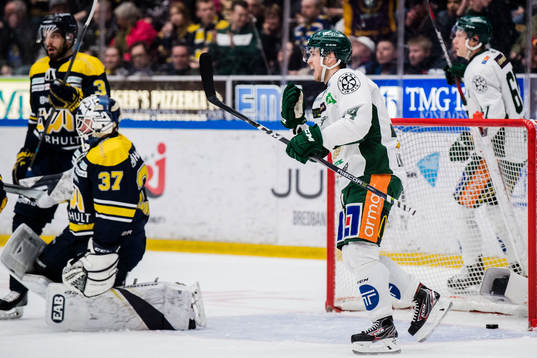 Färjestads Herman Johansson  jublar