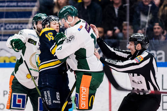s Markus Ljungh och Färjestads Jesse Virtanen och Gustav