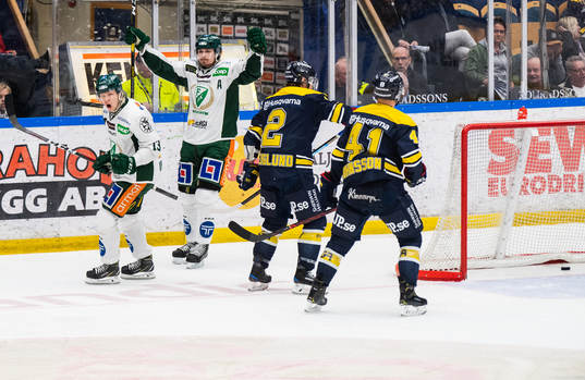 Färjestads Daniel Viksten jublar
