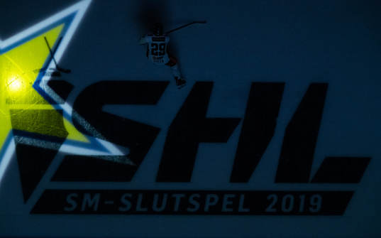 Färjestads Oskar Steen och logotypen för SHLs SM-Slutspel