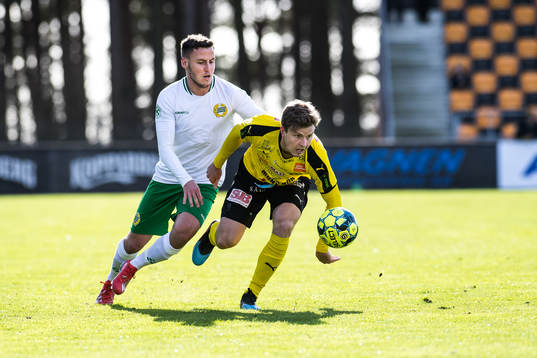 Hammarbys Jeppe Andersen  och Mjällbys Joel Nilsson