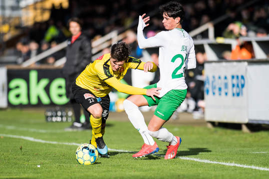 Mjällbys Jesper Gustavsson  och Hammarbys Jean Carlos de