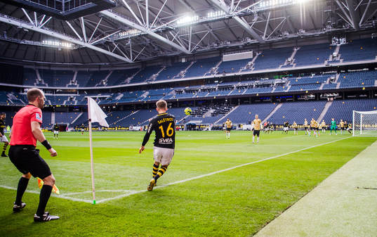 s Anton Salétros med en hörna