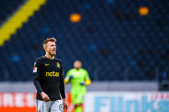 s Rasmus Lindkvist deppar