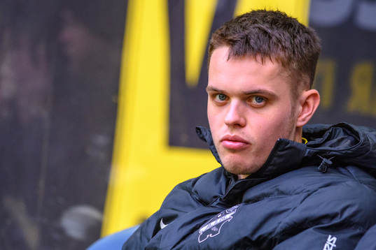 s målvakt Oscar Linnér på bänken