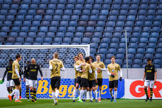 Brommapojkarnas spelare jublar