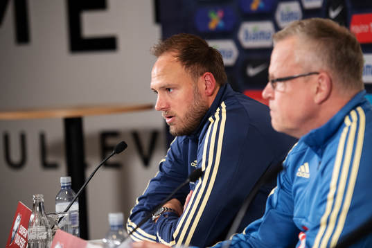 Andreas Granqvist and head coach Janne Andersson of the