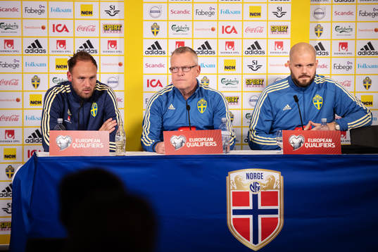 Andreas Granqvist, head coach Janne Andersson and press