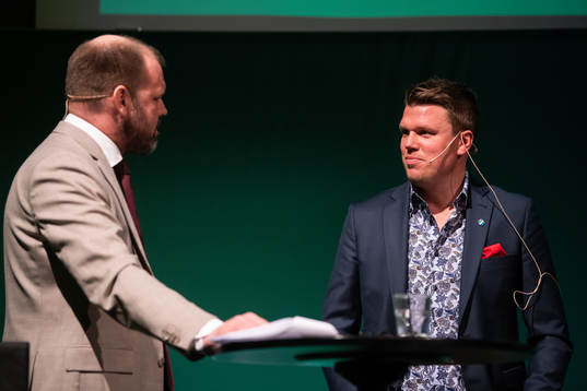 Daniel Kristiansson, konferencier och Östers tränare