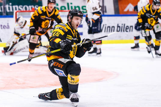Skellefteås Oscar Möller jublar