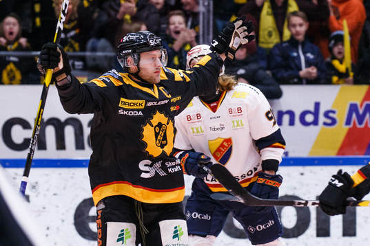 Skellefteås Oscar Möller jublar