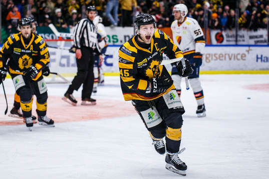 Skellefteås Oscar Möller jublar