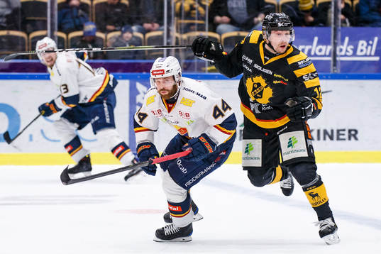 Djurgårdens Mattias Guter och Skellefteås Adam Pettersson
