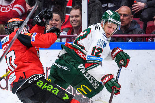 Frölundas Max Friberg och Malmö Redhawks Tobias Ekberg