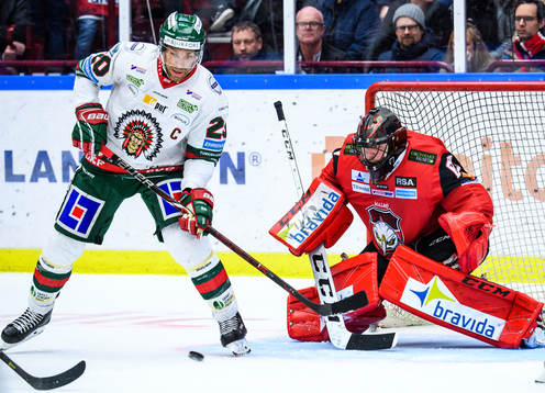 Frölundas Joel Lundqvist oroar framför Malmö Redhawks