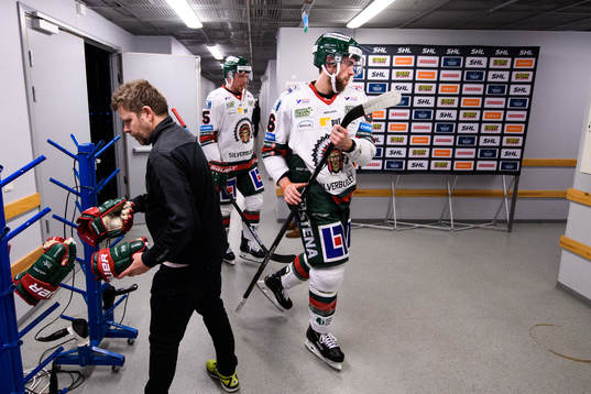 Frölundas Anders Grönlund och Brandon Gormley deppar