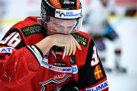 Malmö Redhawks Kim Rosdahl har ont