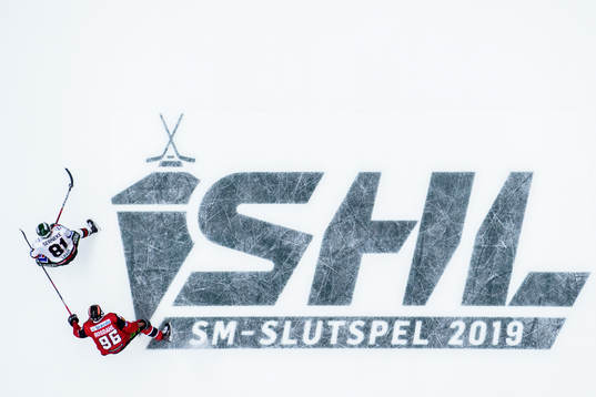 Frölundas Ryan Lasch och Malmö Redhawks Kim Rosdahl