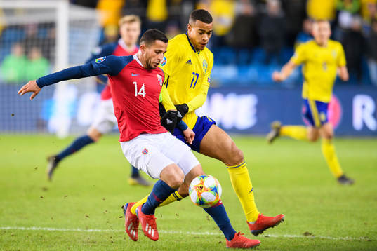 Omar Elabdellaoui of Norway and Robin Quaison of Sweden