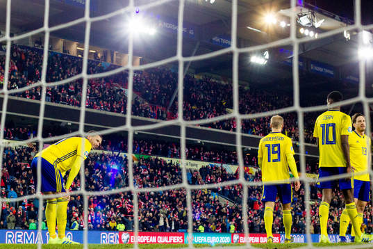 Marcus Berg of Sweden look dejected