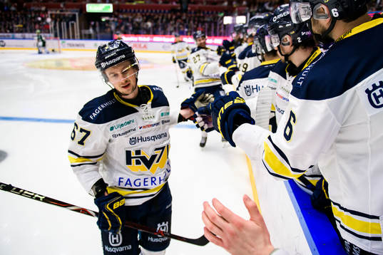s Christoffer Törngren jublar