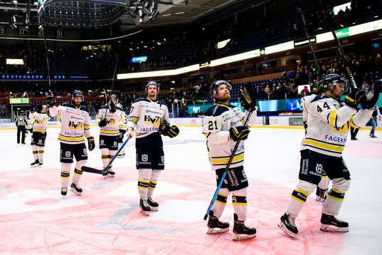 s Mattias Tedenby och Mikko Lehtonen jublar och tackar
