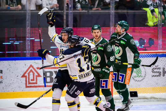 s Christoffer Törngren och Isac Brännström jublar