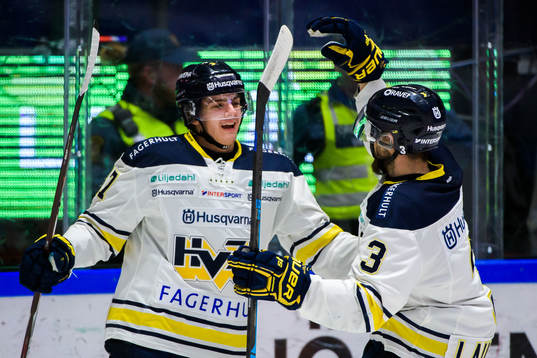 s Isac Brännström och Markus Lauridsen jublar