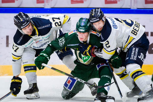 s David Gustafsson och Färjestads Carl Jakobsson och