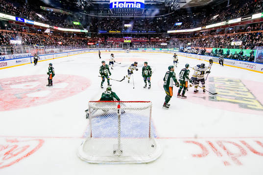 s Christoffer Törngren jublar