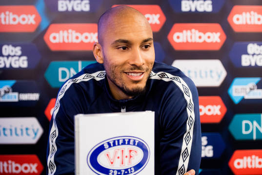 Goalkeeper Adam Larsen Kwarasey of Vålerenga