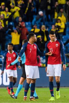 Joshua King and Bjørn Maars Johnsen of Norway looks