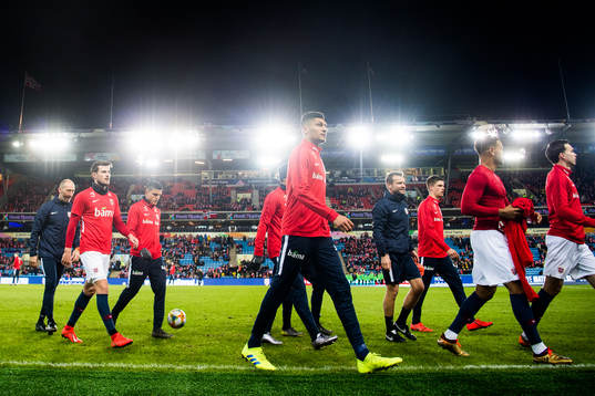 Bjørn Maars Johnsen and the players of Norway