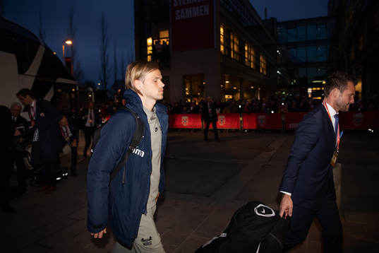 Iver Fossum of Norway arrives to the arena