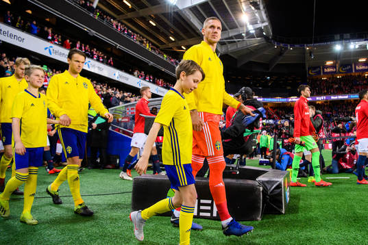 Albin Ekdal and goalkeeper Robin Olsen of Sweden prior to