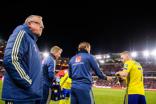 Head coach Janne Andersson and Sebastian Larsson of Sweden