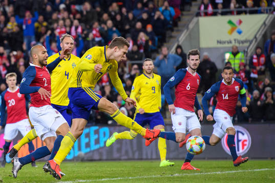 Viktor Claesson of Sweden scores the 2-1 goal